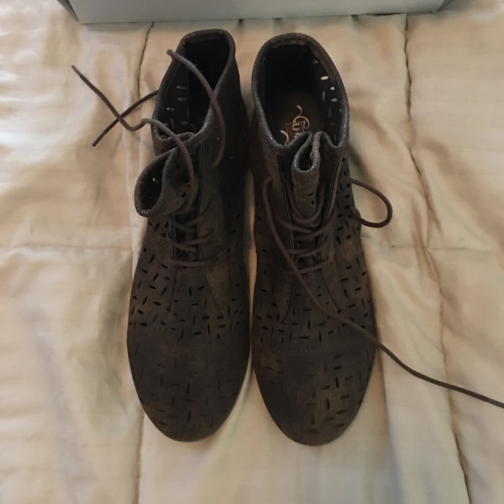 New Women’s “Unlisted” Boots Size 8